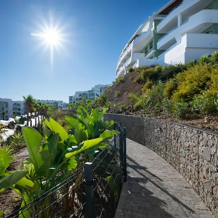 3-bedroom Oasis Private, Luxe, Scenic, Spacious Apartment
