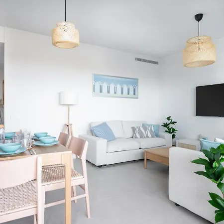 3-bedroom Oasis Private, Luxe, Scenic, Spacious Apartment *