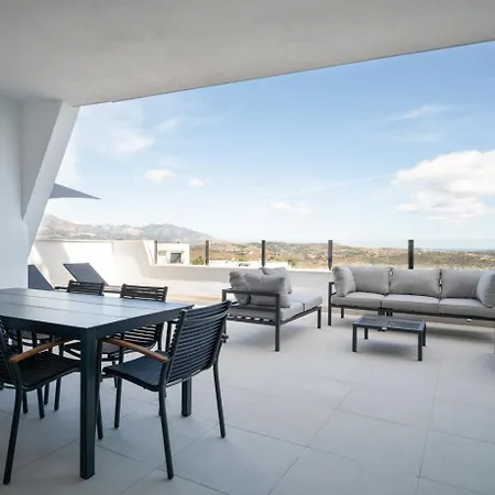 Apartment 3-bedroom Oasis Private, Luxe, Scenic, Spacious