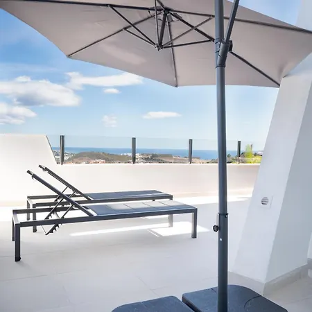 3-bedroom Oasis Private, Luxe, Scenic, Spacious Apartment Sitio de Calahonda