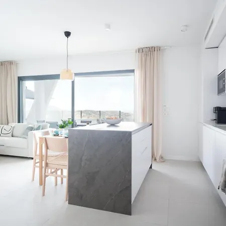 Apartment 3-bedroom Oasis Private, Luxe, Scenic, Spacious *