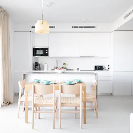 3-bedroom Oasis Private, Luxe, Scenic, Spacious Apartment